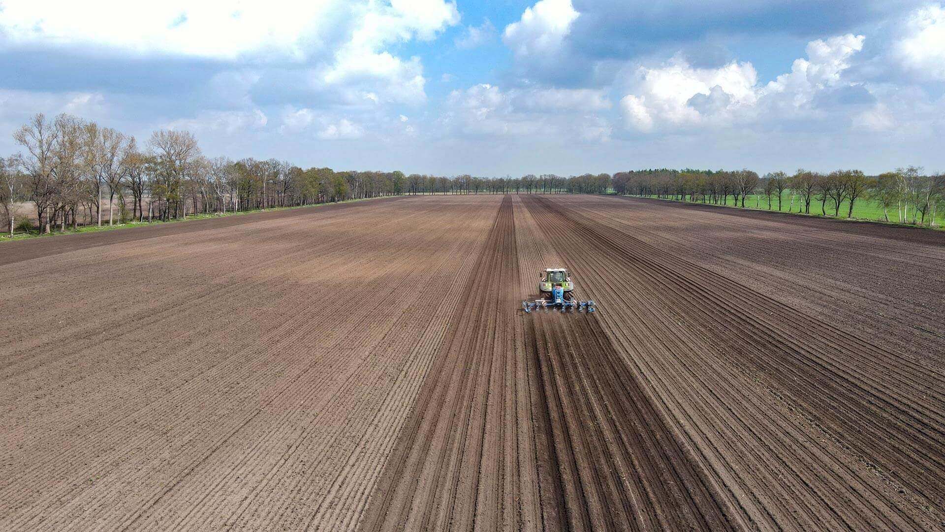 Scheper Lohnunternehmen Friesoythe - Arbeit auf dem Feld